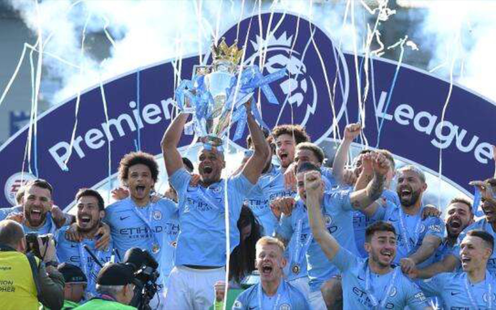 运赛场上立 运赛场上立