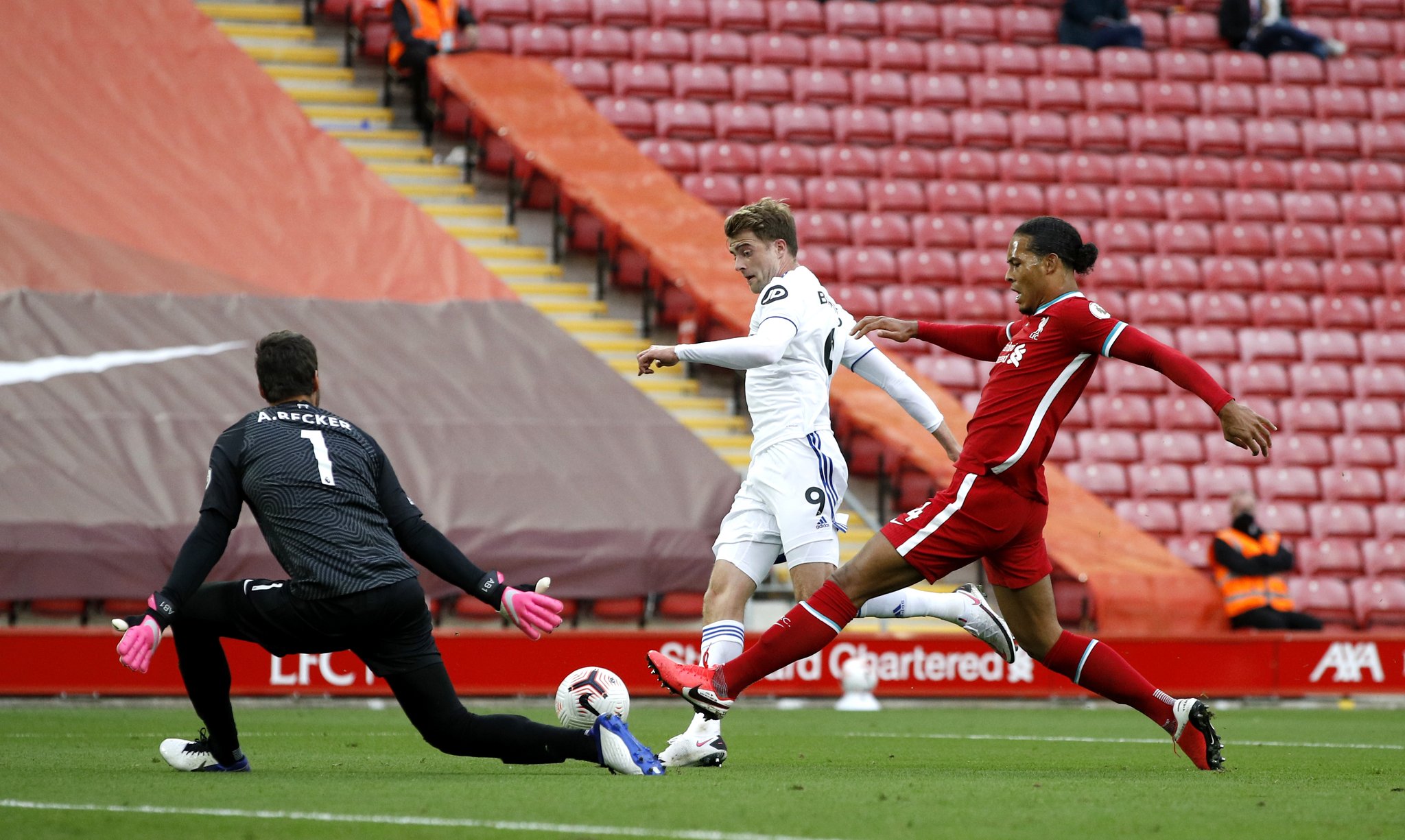 冲突引发了 冲突引发了